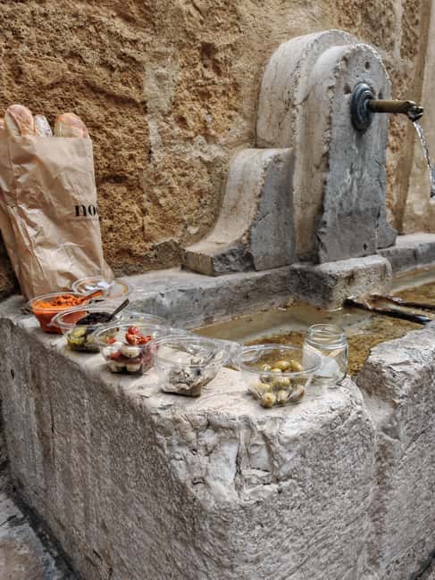 Provençal Food Tour to (re)discover Aix-en-Provence - Rue Gaston de Saporta: a seated tasting stop that changes the pace