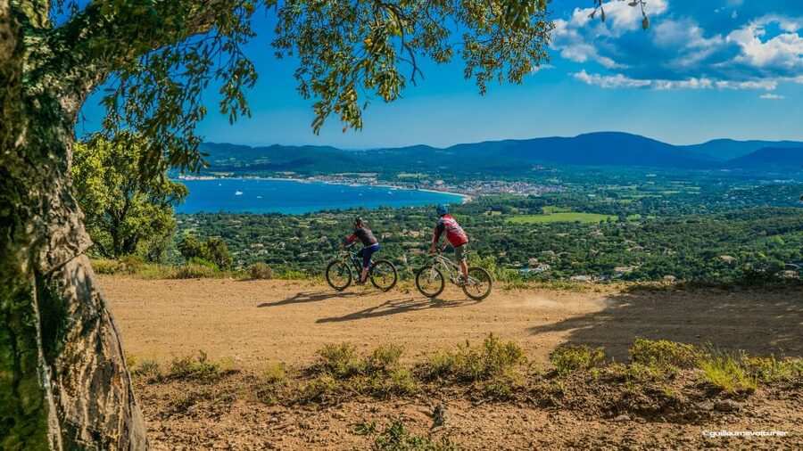 Ramatuelle: Tracks & Tasting Winery Tour by Mountain E-Bike - Entering The Ride: Kon Tiki to the Gulf of St. Tropez