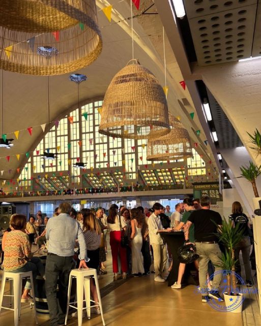 Reims : city-center discovery tour and champagne tasting - A 2-hour city-center walk that connects Reims to Champagne