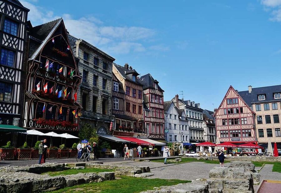 Rouen: Historic Guided Tour of the Old Town - A Rouen walk where the centuries actually connect