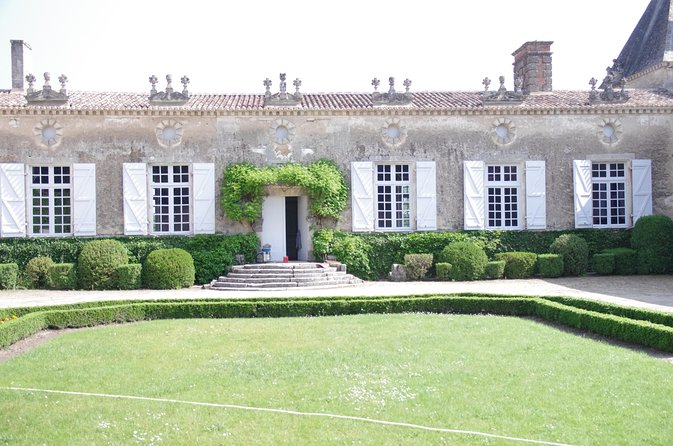 Saint Emilion Day Trip with Sightseeing Tour & Wine Tastings from Bordeaux - Saint-Émilion chateau tasting: where the wine lesson actually connects