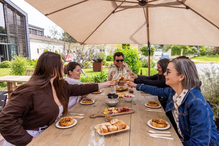 Saint Emilion Wine and Bike Tour - The Bordeaux Start: Meet Point, Minivan Transfer, and Staying On Time