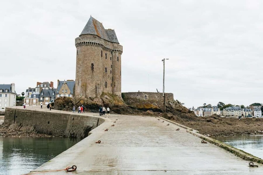 Saint-Malo: Guided Boat Tour with Local Captain - The meeting point at Marin Malouin, and the low-tide reality