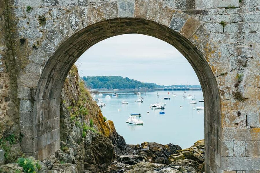 Saint-Malo: Guided Boat Tour with Local Captain - Who should book this boat tour