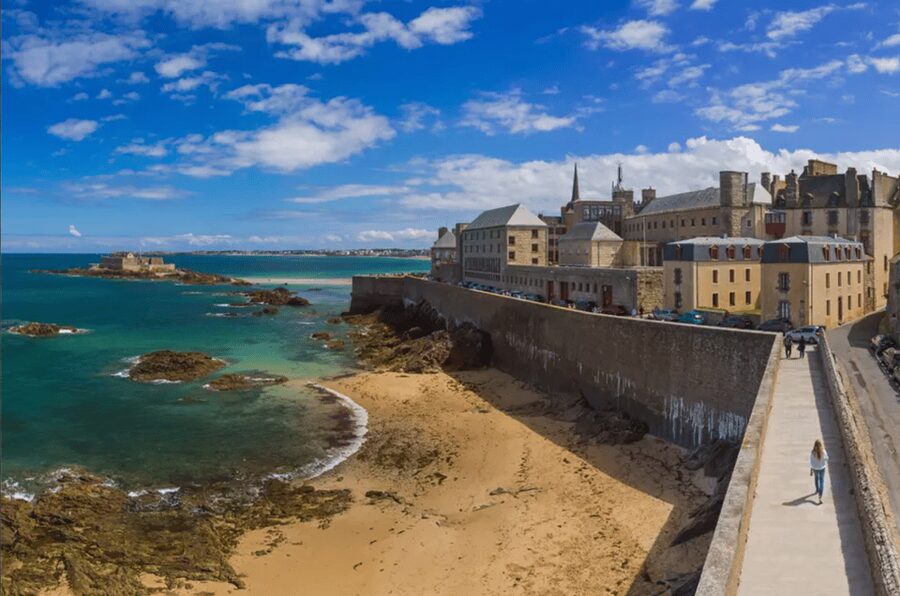 Saint-Malo: Private Guided Tour of the Historic Walled City - What is included, and what you need to cover yourself