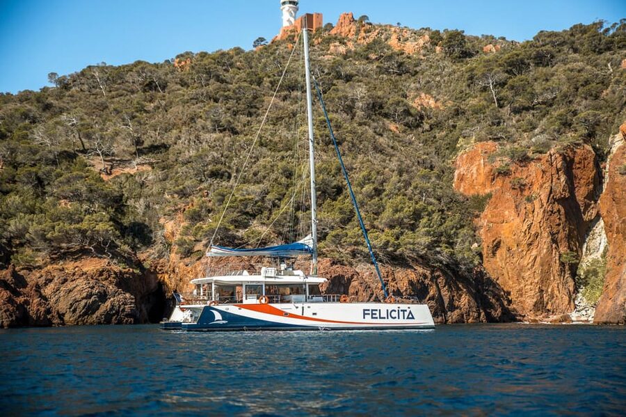 Saint-Raphaël: Golden Island Afternoon Cruise with Drinks - Calanque des Contrebandiers: the end-of-day detour that adds a wow factor