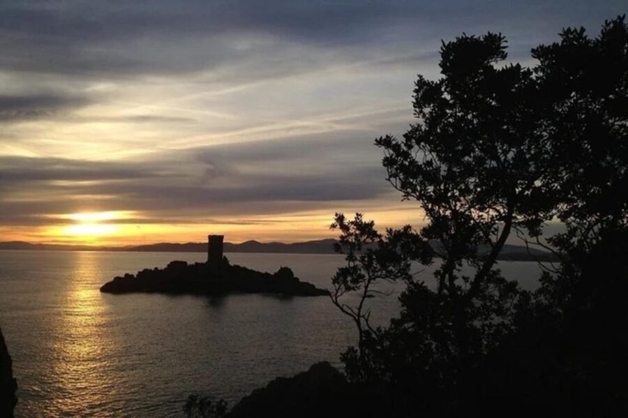 Saint-Raphaël : Sunset Cruise Cape Dramont & Golden Island - Cap Dramont and the Estérel Red Rocks Afterglow
