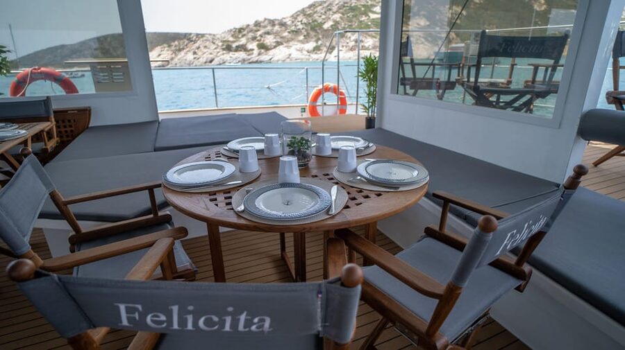 Saint-Raphaël : Sunset & Dinner Cruise to the Golden Island - Sailing Toward Île d’Or and Cap Dramont During Golden Hour