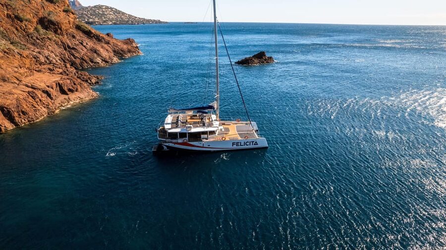 Saint-Raphaël : Sunset & Dinner Cruise to the Golden Island - Aperitif Hour, Then Dinner Under the Color Shift