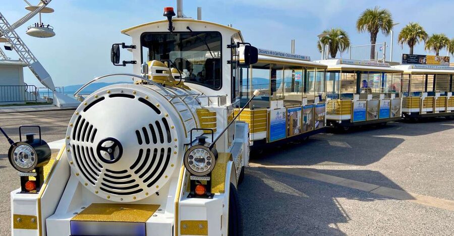 Saint-Raphaël : The Little Train of Saint Raphaël Tour - Meeting under the big wheel, then settling in