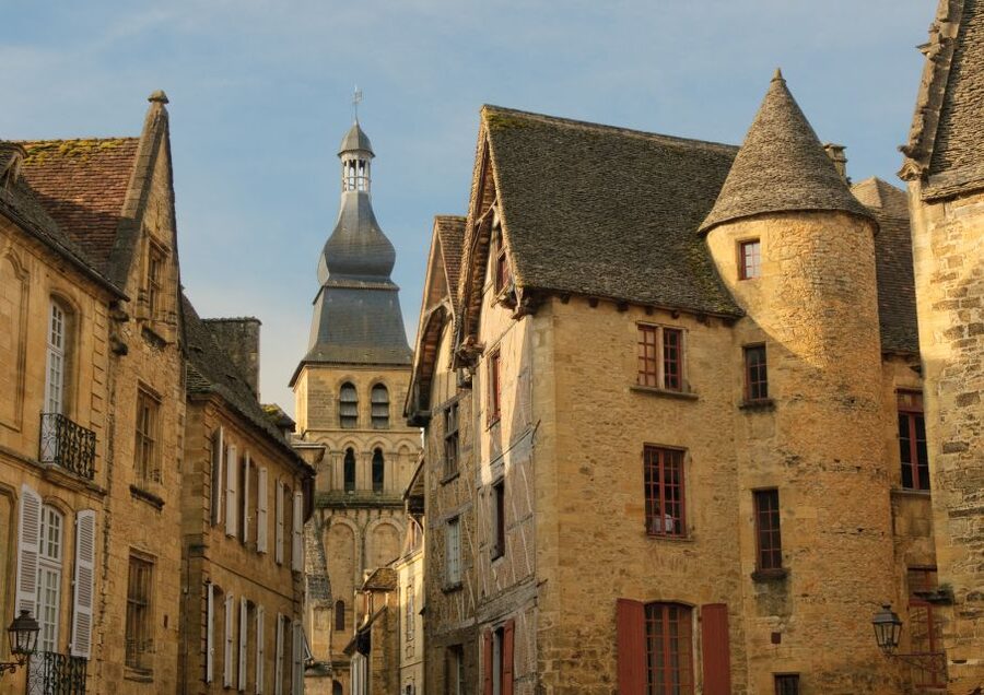 Sarlat Gourmet Tour & Market Visit with Tastings - A short Sarlat stroll with serious food stops near Place Pasteur