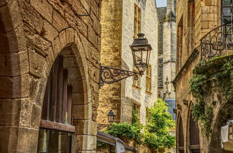 Sarlat Gourmet Tour & Market Visit with Tastings - Price, walking pace, and who this 2-hour tour fits best