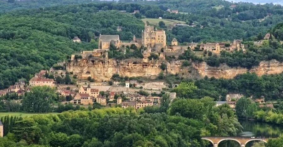 Sarlat: Private Tour to the Dordogne Valley - Entering the Dordogne Golden Triangle, minus the planning headache