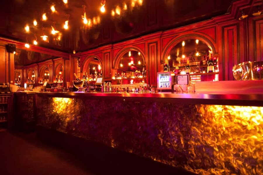 Secret Square Paris : Parisian Strip-Tease Cabaret Ticket - Dress code and house rules: what you should pack for