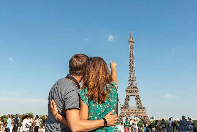 Seine Dinner Cruise, Eiffel Tower Access and Moulin Rouge Show - Should you book it?