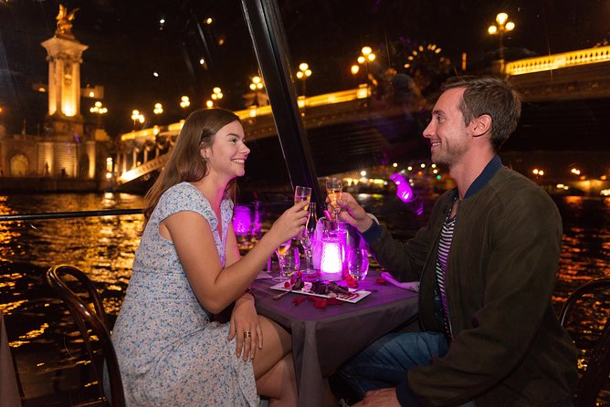 Seine Dinner Cruise, Eiffel Tower Access and Moulin Rouge Show - FAQ