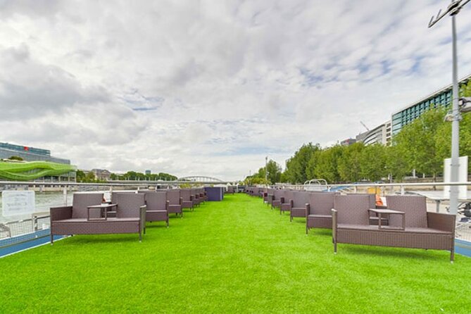 Seine River Dinner Cruise with Live Singer by VIP Yacht de Paris - Key Highlights Worth Planning For