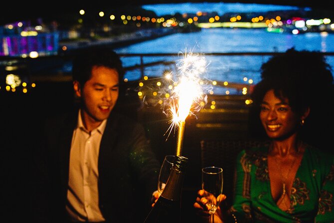 Seine River Dinner Cruise with Live Singer by VIP Yacht de Paris - Landmark Route in Real Life: What You Will See and What Might Change