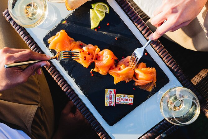 Seine River Dinner Cruise with Live Singer by VIP Yacht de Paris - Comfort and Seating: Getting the Best View Without Losing Your Dinner