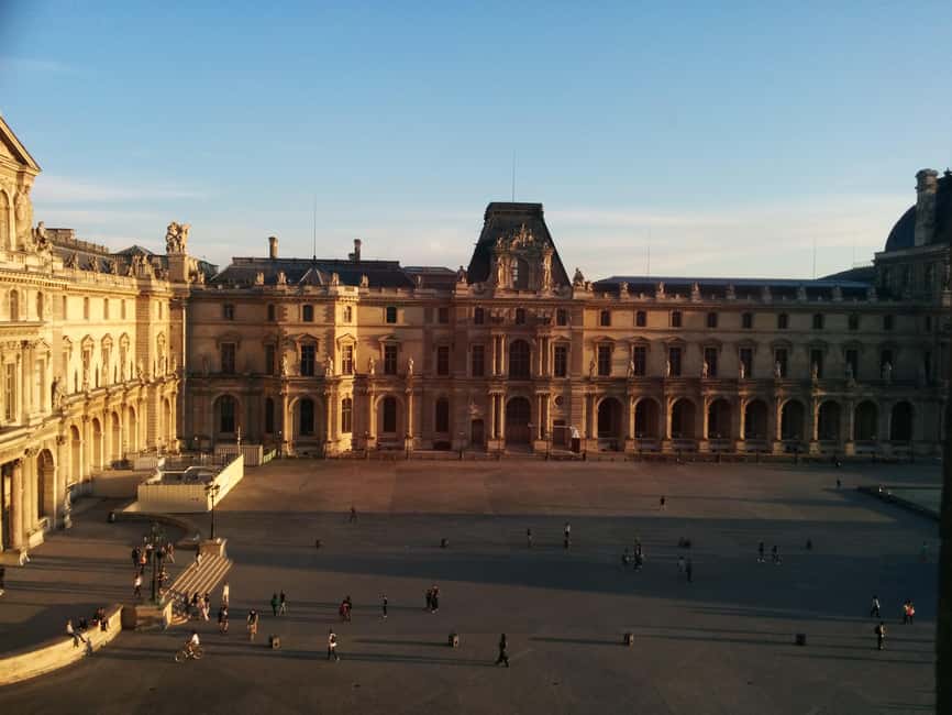 Skip-the-Line Louvre Museum Tour with Artist - The 2 hour highlights route: seeing Mona Lisa, Venus de Milo, and Nike up close
