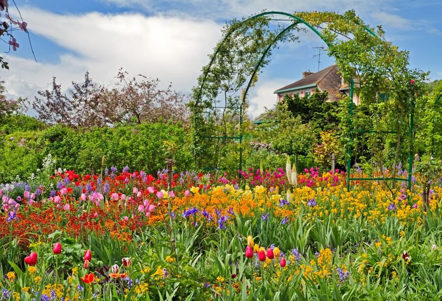 Small-Group Giverny and Van Gogh's Room in Auvers from Paris - The Drive and Lunch Break in Auvers-sur-Oise