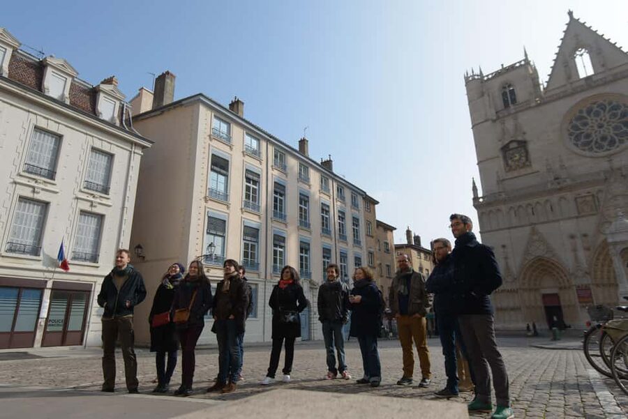 Storytelling tour of the Vieux-Lyon in French - Walking the UNESCO-listed streets and the traboules