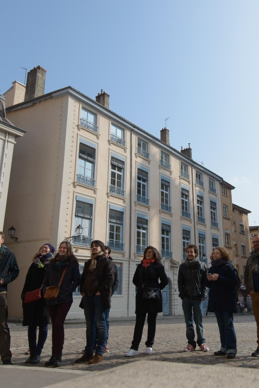 Storytelling tour of the Vieux-Lyon in French - The guide as actor: why the delivery is the main attraction
