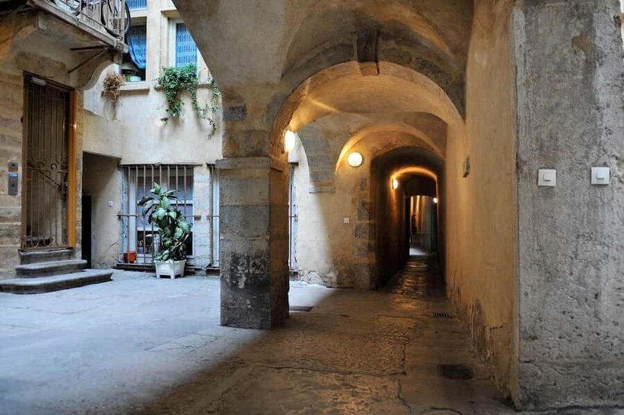 Storytelling tour of the Vieux-Lyon in French - Catherine’s 16th-century plot: a story you can follow on foot
