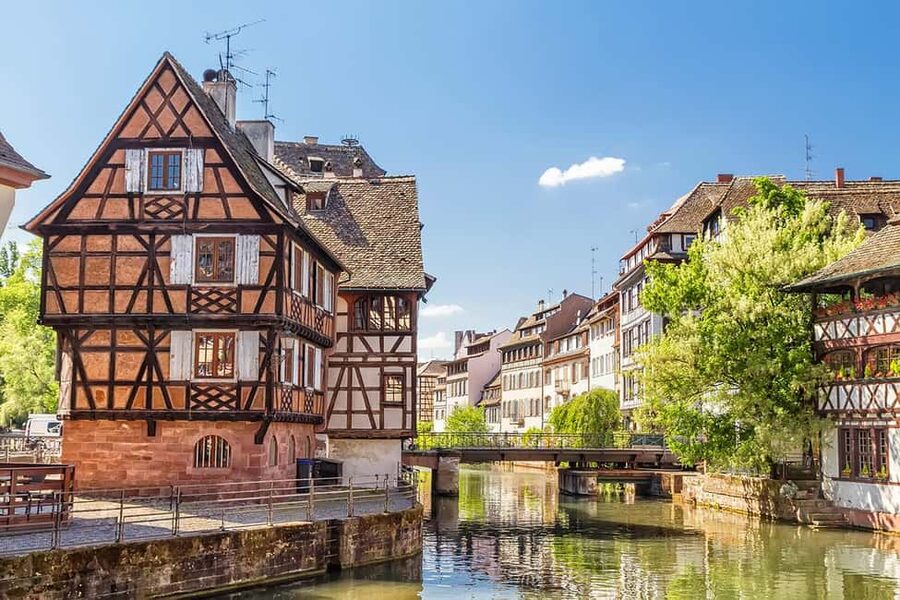 Strasbourg: City game - The Gold of Cagliostro - Route walkthrough: Cathedral Square to Petite France, Ponts Couverts, and Vauban