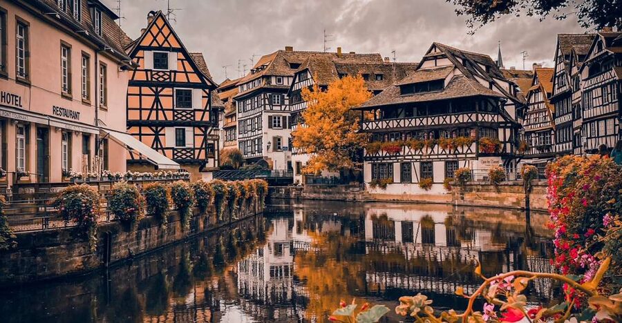Strasbourg: Guided Historical Neighborhoods Walking Tour - Starting at Place de la République, where Strasbourg shows its big face