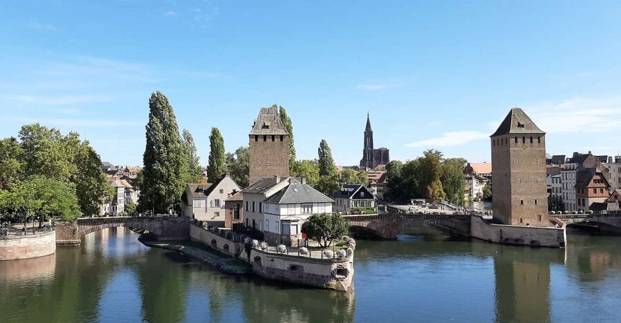 Strasbourg: Guided Walking Tour - Place Kléber to modern icons, the border story starts immediately