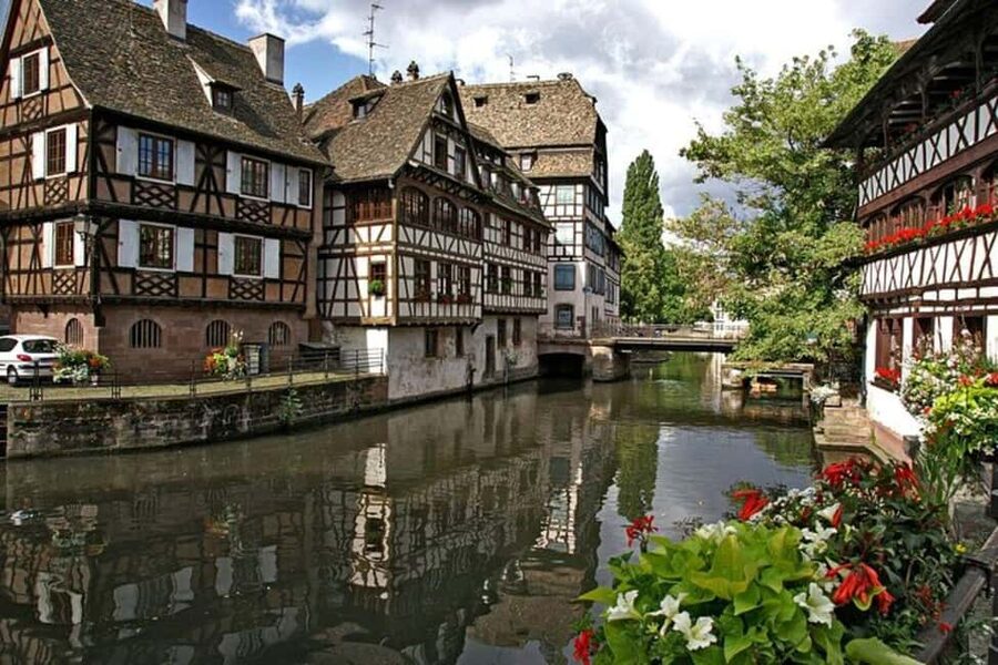 Strasbourg: Historic Center Walking Tour - Place de la République, where the guide sets the story’s theme