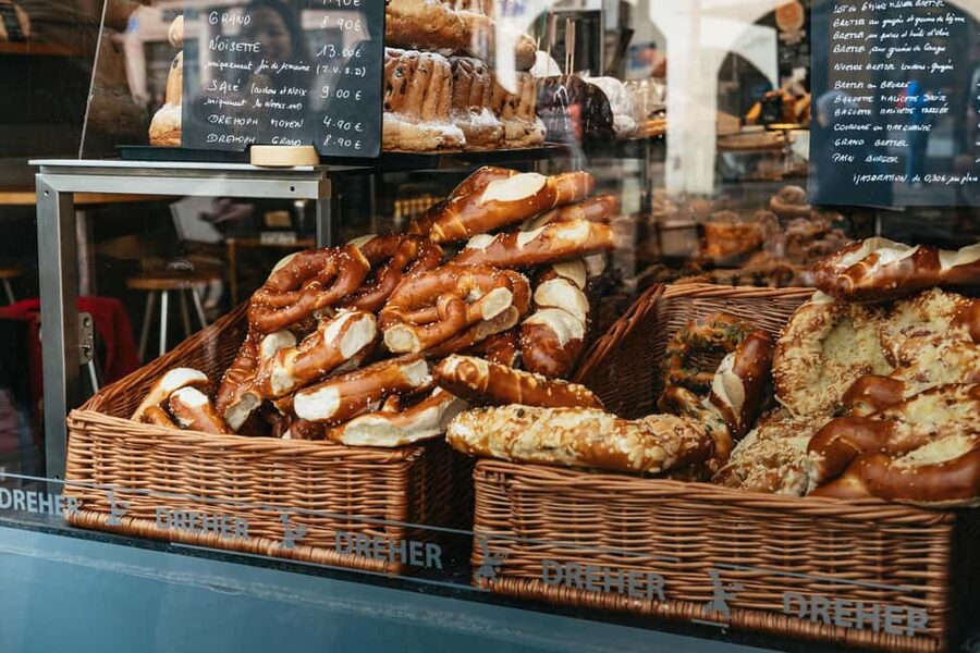 Strasbourg: Traditional Food Walking Tour with Tastings - Petite France and the Alsatian meal that anchors the tour