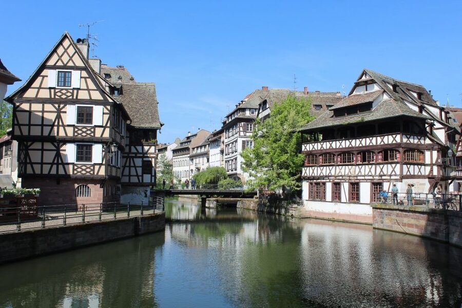 Strasbourg: Walking Tour with Local Guide - Notre Dame Cathedral and UNESCO, shooting smart and learning the legends