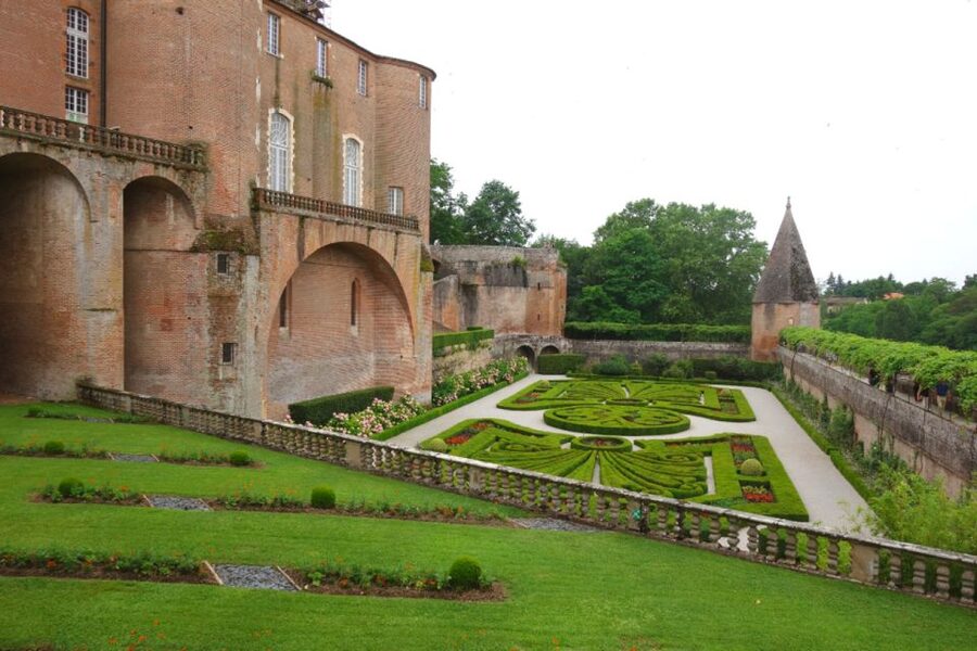 Stroll with Madame de Lapérouse in 18th-Century Albi - Should you book the Stroll with Madame de Lapérouse in Albi?