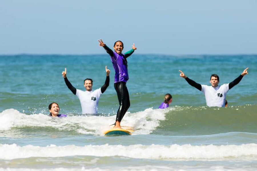 Surf lessons on the mythical site of La Torche - Key points to know before you go