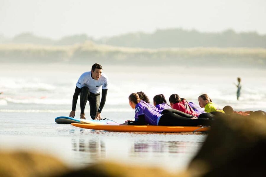 Surf lessons on the mythical site of La Torche - BBrother’s federation label and the small-structure setup