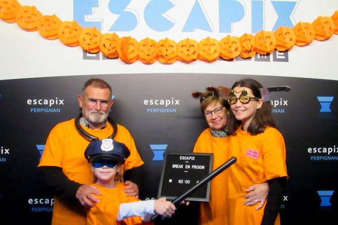 The "Break in Prison" room - The 15-minute debrief: photos, drinks, and turning the game into a good memory