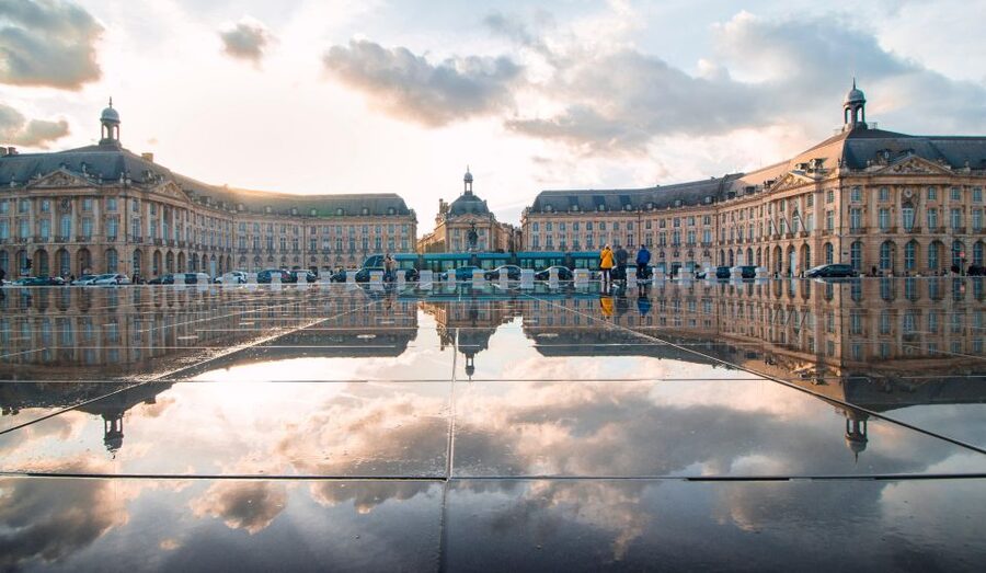 The essential in Bordeaux, private tour with a local - Place de la Bourse and the surrounding landmarks, a tour that connects the dots