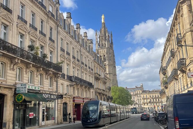 The essential in Bordeaux, private tour with a local - Place de la Bourse, your meeting point and visual starting line