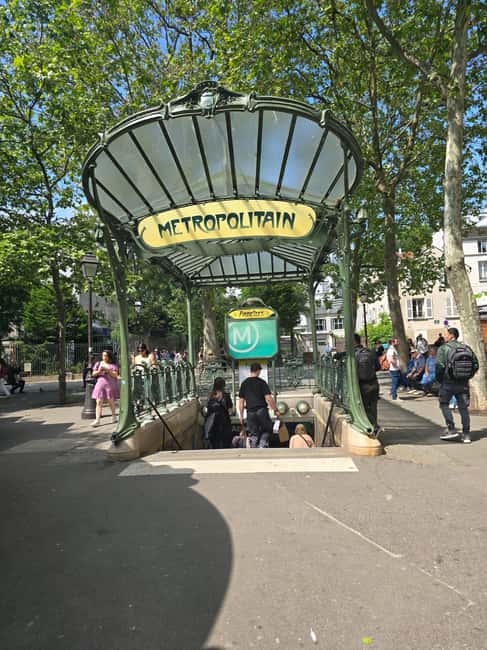 The historic district of Montmartre - Photo Stop and First Guided Walk: Learning the Layout, Not Just the Sights