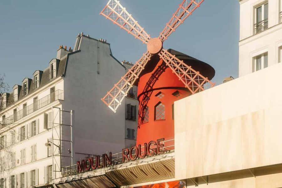 The Official Emily in Paris Montmartre Walking Tour - Maison de Dalida: a Paris facade stop that feels like a stroll through style