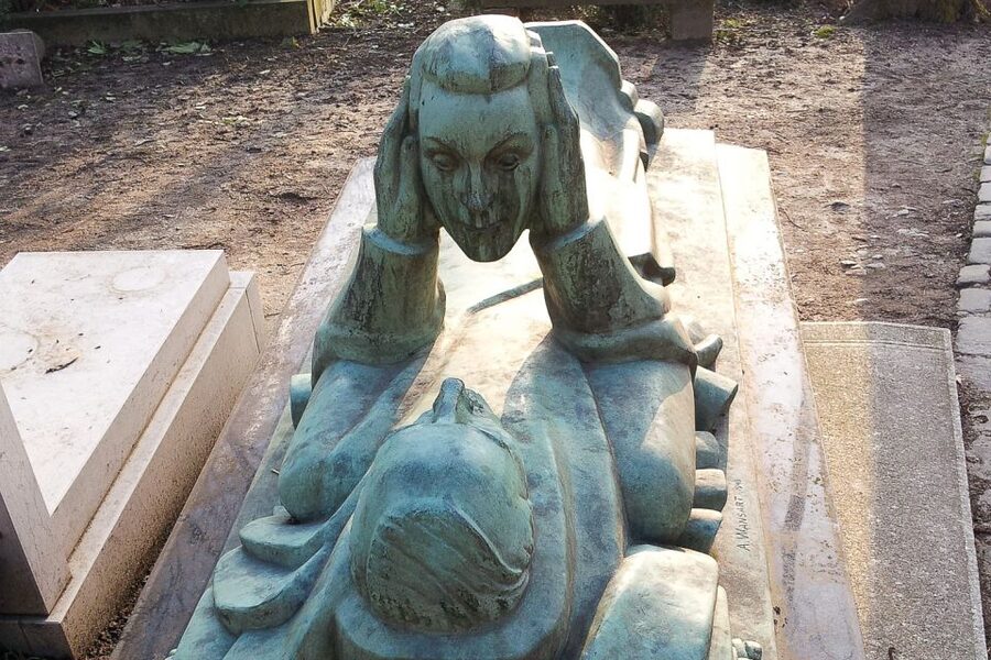 The Père Lachaise Cemetery: Guided 2-Hour Small-Group Tour - Key points before you go