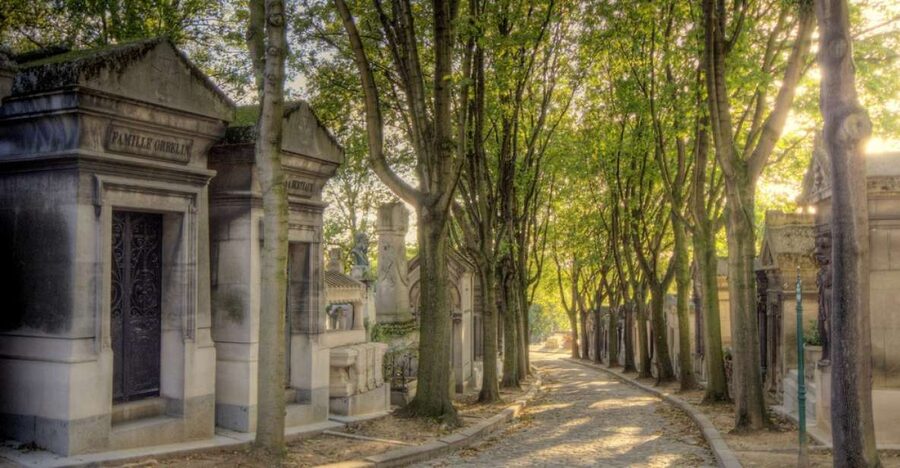 The Père Lachaise Cemetery: Guided 2-Hour Small-Group Tour - Entering Père Lachaise from Gambetta Square