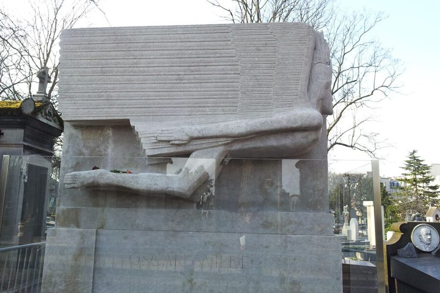 The Père Lachaise Cemetery: Guided 2-Hour Small-Group Tour - Famous graves you’ll likely spot, and why the guide matters