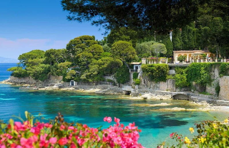 The Riviera from Nice to Menton – Between Pearls and Palm Trees - Nice first impressions: the photo stop that sets the tone