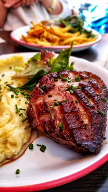 The Ultimate Bordeaux Food Tour: Full Meal & Fine Wines - Building the meal around Bordeaux landmarks, not just random restaurants