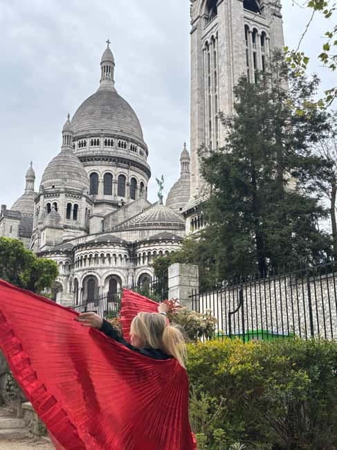 The voice of Montmartre is a must-see in Paris - A cappella Montmartre, guided by Veronica Antonelli