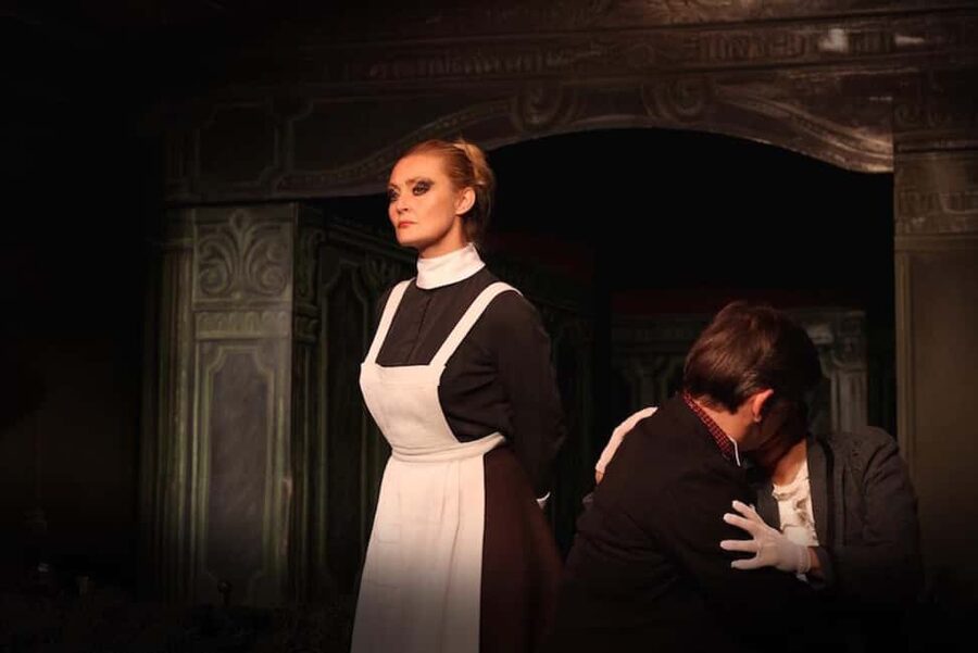 Theatre in Paris: The Bald Soprano (La cantatrice chauve) - The one-hour comedy that has kept running for decades