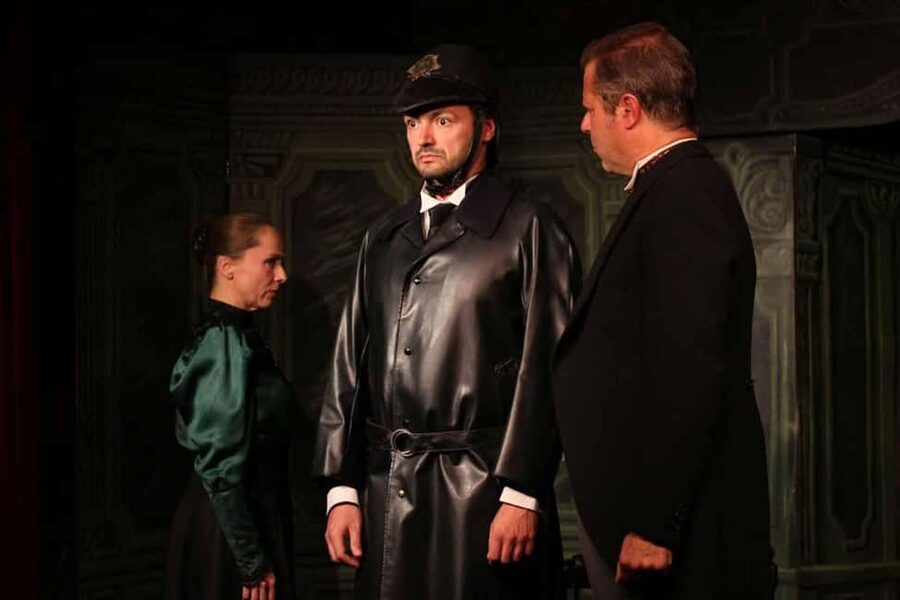 Theatre in Paris: The Bald Soprano (La cantatrice chauve) - What it’s like inside Théâtre de la Huchette